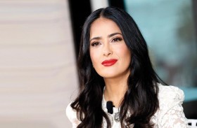 سلمى حايك تفاجئ أنجلينا جولي: أنتِ الزعيمة