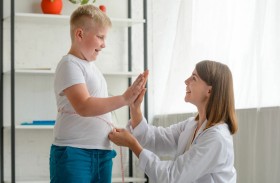 السمنة في سن المراهقة تزيد من خطر الإصابة  بأنواع مختلفة من السرطان مع التقدم في السن