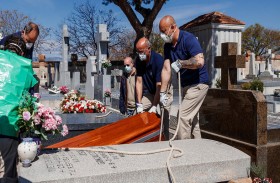 «كورونا» يهدد قارة بأكملها.. وأرقام الوفيات في ارتفاع