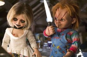 موظفة تلاحق مديرها بسبب دمية تشاكي