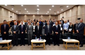 جامعة الشارقة تكرم عدداً من الأساتذة لمشاركتهم في برنامج أبطال الإرشاد الأكاديمي