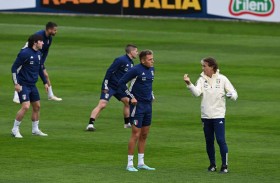 مانشيني يبحث عن إجابات قبل المباراة الأولى ضد إنكلترا 