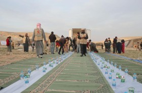 «الهلال الأحمر» ينفذ إفطار صائم لقاطني الخيم العشوائية القريبة من المخيم الإماراتي الأردني