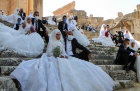 بعد زحف الفقر والوباء.. كيف غير لبنانيون عاداتهم الاجتماعية؟