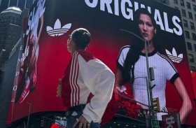 بيلا حديد تخرج عن صمتها بعد سحب إعلانها مع «أديداس»