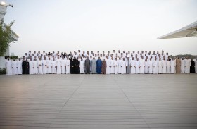 رئيس الدولة يستقبل سفراء الإمارات وممثلي بعثاتها في الخارج المشاركين في الملتقى الـ 17 لوزارة الخارجية 