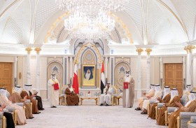 محمد بن زايد وسلمان بن حمد يشهدان مراسم تبادل مذكرات تفاهم بين البلدين