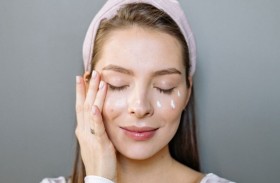 تجاعيد العيون.. حلول طبيعية تغنيك عن البوتوكس