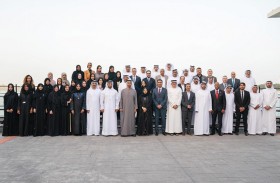 رئيس الدولة يستقبل وفد دائرة الصحة في أبوظبي ويطلع على خطط الدائرة وأهم برامجها التطويرية 