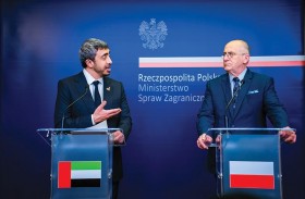 عبدالله بن زايد يلتقي وزير خارجية بولندا في وارسو