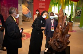 نورة الكعبي تزور جناح موزمبيق في معرض إكسبو 2020 دبي