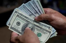 الدولار يستعد لمكاسب أسبوعية مع تقييم مسار الفائدة الأمريكية والين مستقر 