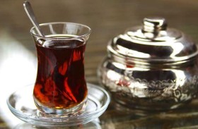 ينهي حياة ابنه بكوب شاي 