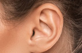 شمع الأذن قد يكون مؤشرا على هذه الأمراض