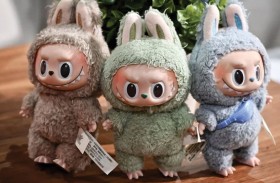 روح شريرة داخلها.. صينيون يحرقون دمية «لابوبو»