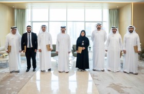 مدير محاكم دبي يكرّم فريق مركز الاتصال تقديراً لتميّزه في الارتقاء بتجربة المتعاملين وحصوله على نسبة 100 % في تقرير المتسوّق السري