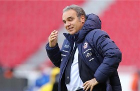 لاسارتي يدافع عن أليكسيس سانشيز قبل مواجهة باراغواي