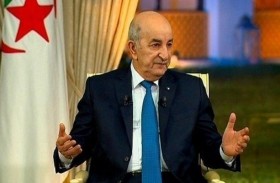 رئيس الجزائر يتعهد بتطوير موارد جديدة لتخفيف الأزمة الاقتصادية