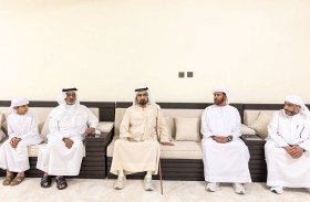 محمد بن راشد يقدّم واجب العزاء في وفاة سعيد المروشد