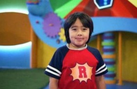 الطفل المعجزة حصد 26 مليون دولار.. ولديه 26 مليون متابع