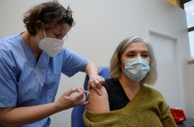 تعبئة في أوروبا للحصول على لقاحات كوفيد-19