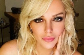 ملكة جمال تدعي التحدث مع الفضائيين والأموات