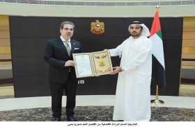 الخارجية تتسلم البراءة القنصلية من القنصل العام لسوريا بدبي