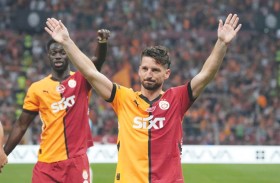 البلجيكي دريس مرتنز يعتزل كرة القدم 