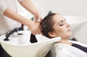 غسل الشعر في الصالون قد يصيبك بالسكتة الدماغية
