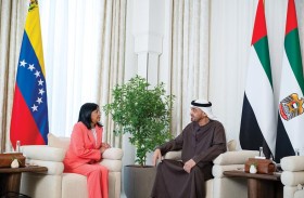 رئيس الدولة يبحث مع نائبة رئيس فنزويلا علاقات التعاون بين البلدين