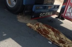 يدهس ابنه عن طريق الخطأ