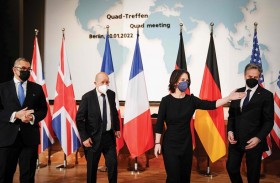 كرة النار تتدحرج في أوكرانيا.. مناورات واتهامات ووعيد أوروبي