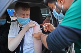 العالم يواجه «أوميكرون» بلا إغلاق.. وحماية المسنين والمرضى نقطة الضعف الأبرز