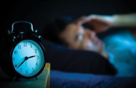 ماذا يعني الاستيقاظ المتكرر في الثالثة فجراً؟
