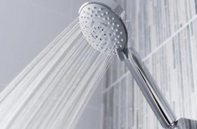 منع ابنه من الاستحمام ثم اتصل بالشرطة.. فما التهمة؟