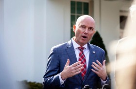 حاكم يوتاه: قاتل تشارلي كيرك لديه معتقدات «يسارية» 