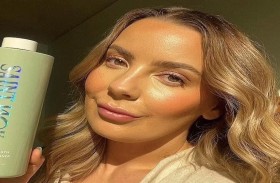 تجني أرباحاً طائلة من منتج ثوري لتنظيف فراشي المكياج