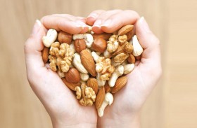 دراسة تكشف تأثير المكسرات على الكلى