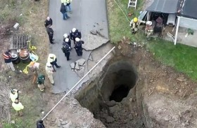 تسقط في حفرة أثناء البحث عن قطتها