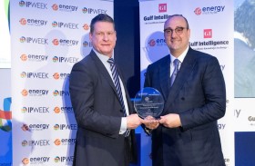الرئيس التنفيذي لـ «مصدر» يتسلم جائزة شخصية العام في مجال دبلوماسية الطاقة 
