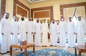 حاكم عجمان يطلع على خطط وبرامج ومبادرات الهلال الأحمر