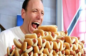 الإنسان قادر على التهام  84 هوت دوغ في عشر دقائق