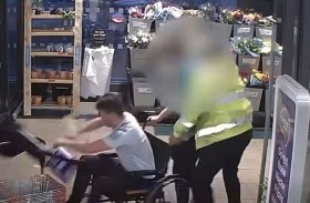 شاب يزيف إعاقته لسرقة المحلات