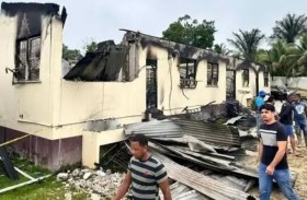 مصادرة هاتف طالبة يتسبب بحريق يوقع 19 قتيلا