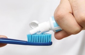 من أجل نوم مريح.. غيّر معجون الأسنان