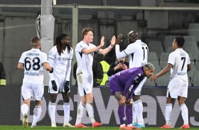 نابولي يبدأ 2025 في الصدارة بفوز كبير على فيورنتينا 