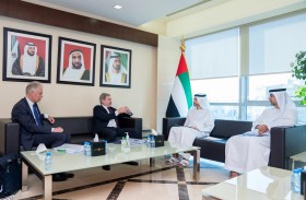 محمد بن هادي الحسيني يلتقي مع المفوض الأوروبي للإدارة والميزانية والوفد المرافق 