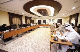 استشاري الشارقة يطلع على جهود دائرة  التنمية الاقصادية في تطوير قطاع الأعمال