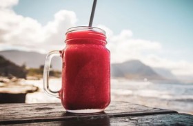 نادلة مقهى قدمت مشروبا مخلوطا بدمائها