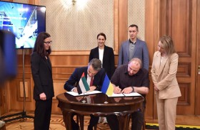 الإمارات وأوكرانيا تبحثان فرص التعاون الاقتصادي والاستثماري